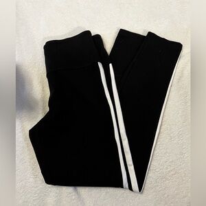 PINK Victoria's Secret Black Leggings with White Stripes Size Large